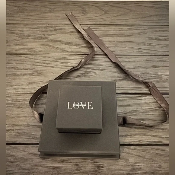 BNWT Vera Wang Love Gift Box - Picture 3 of 3